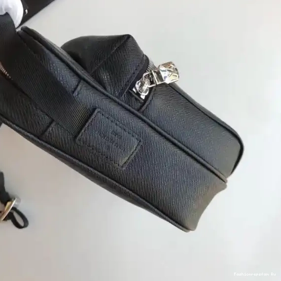 FS CHEAP Vuitton PM Louis OUTDOOR MESSENGER 0522